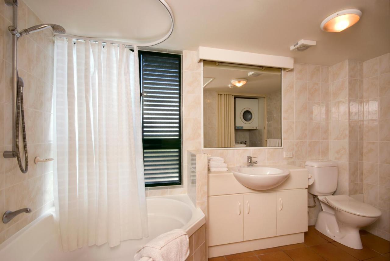 Tropic Towers Apartments Cairns Exterior photo