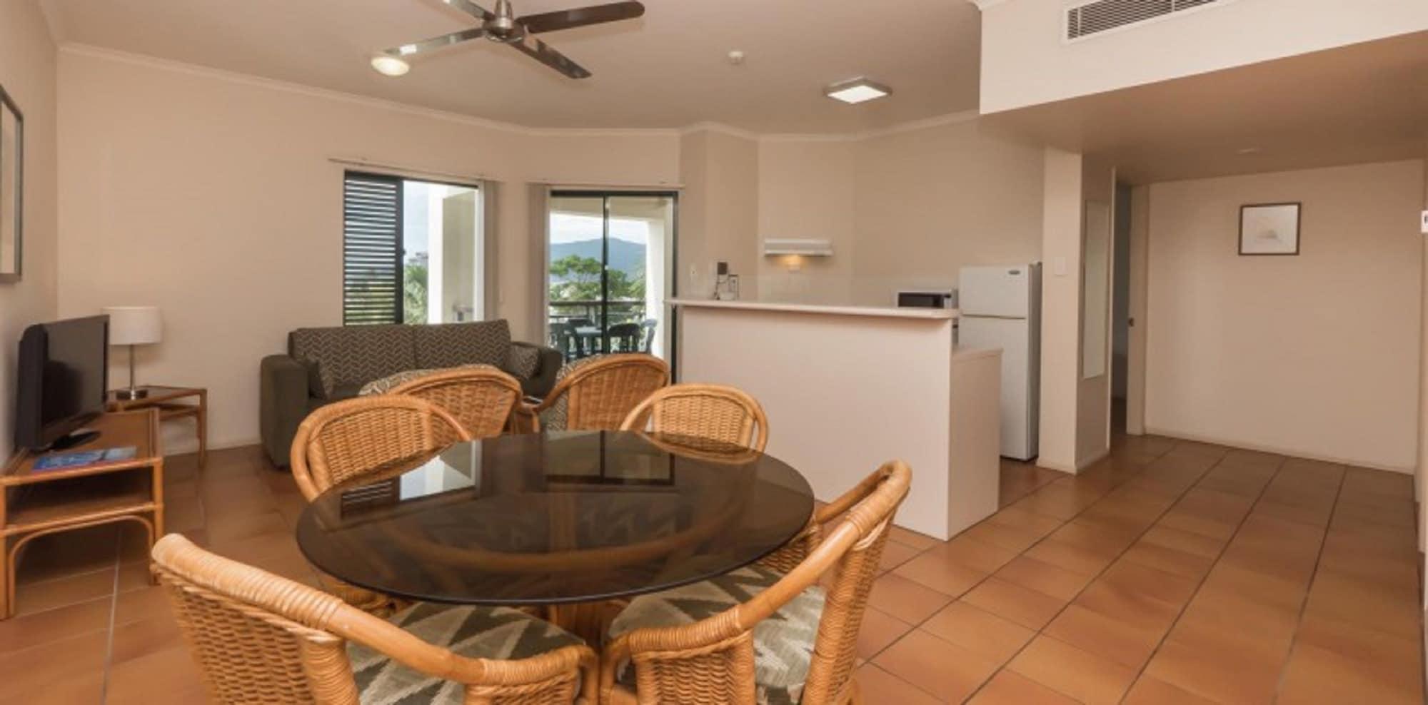 Tropic Towers Apartments Cairns Exterior photo