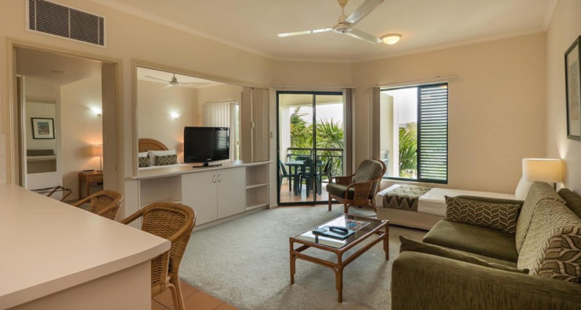 Tropic Towers Apartments Cairns Exterior photo