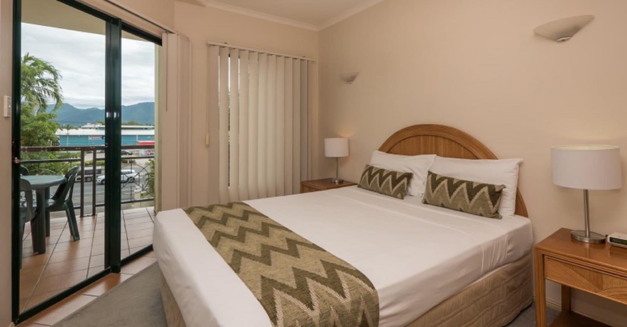 Tropic Towers Apartments Cairns Exterior photo