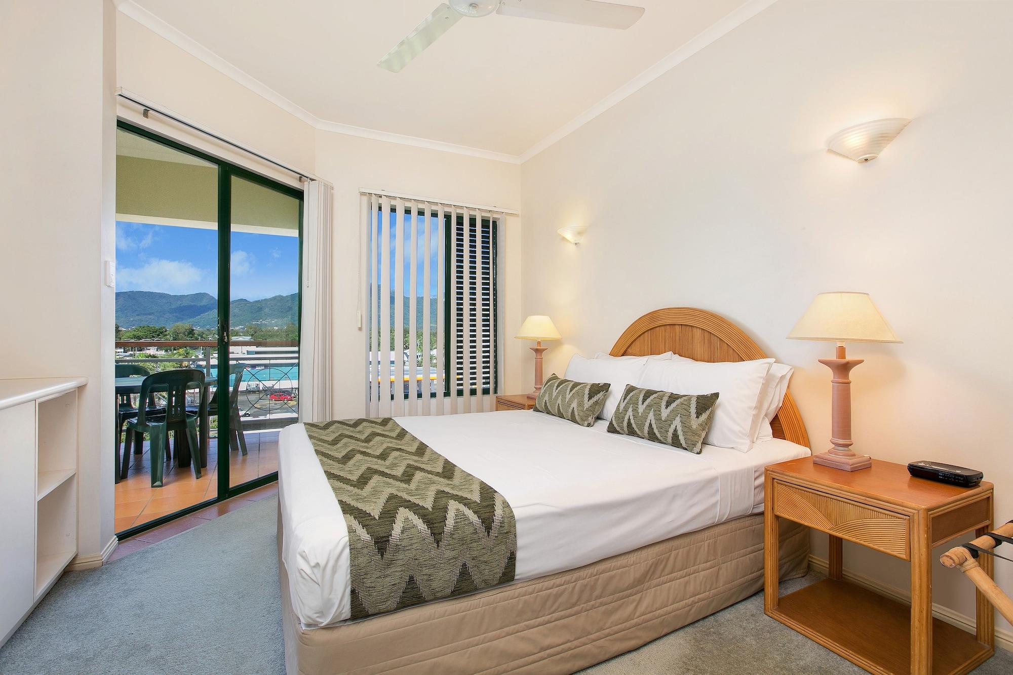 Tropic Towers Apartments Cairns Exterior photo