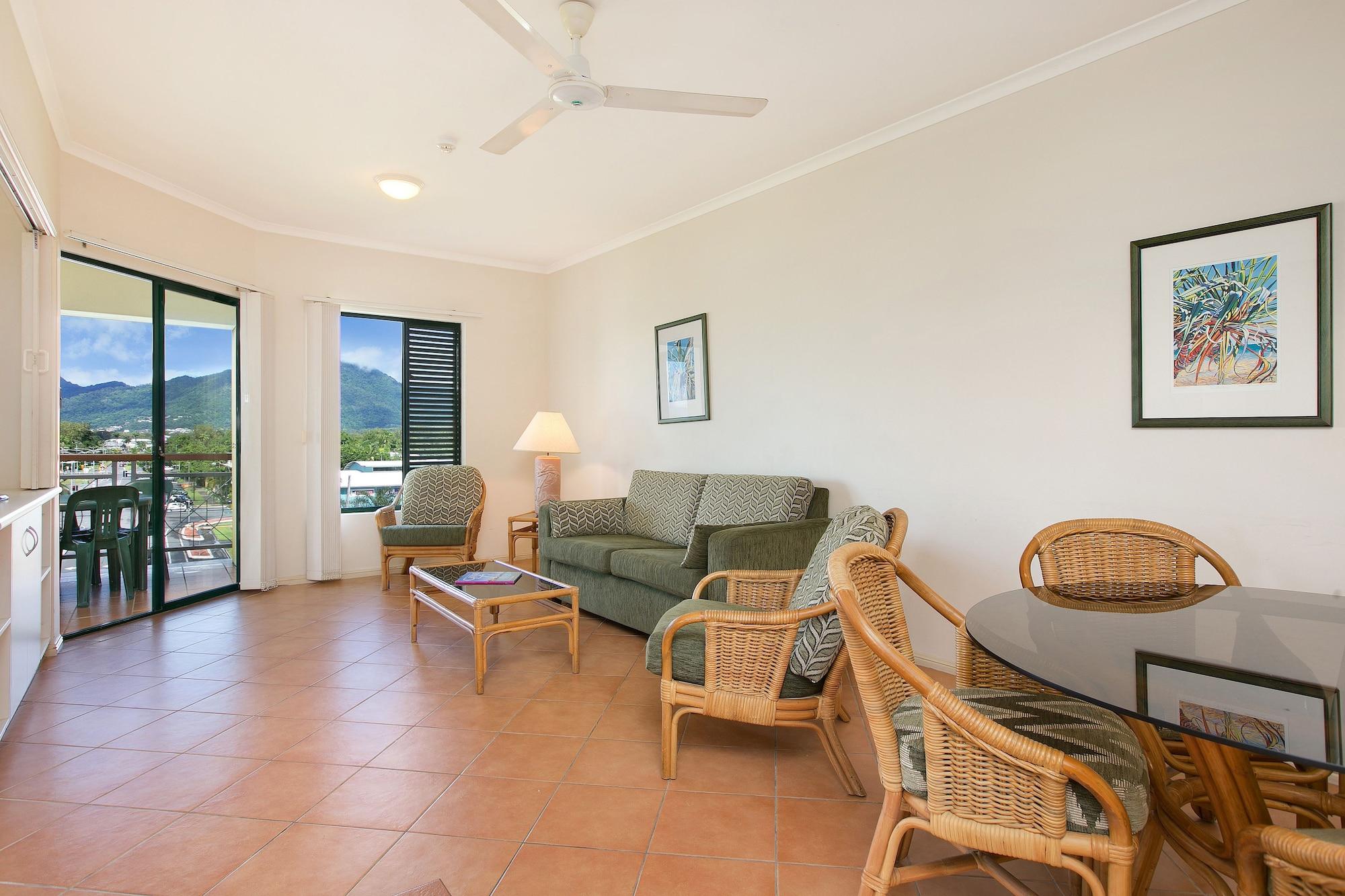 Tropic Towers Apartments Cairns Exterior photo