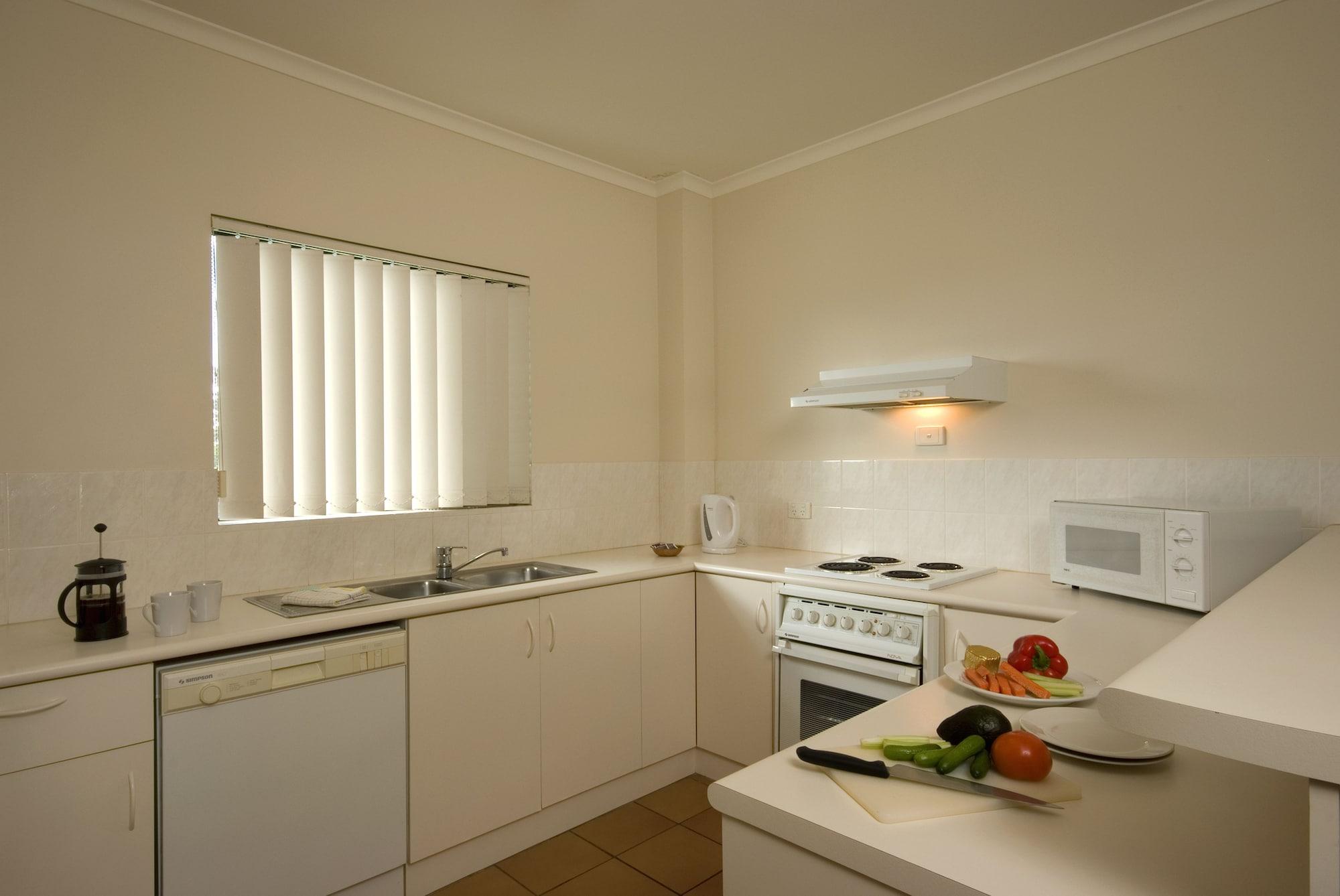 Tropic Towers Apartments Cairns Room photo