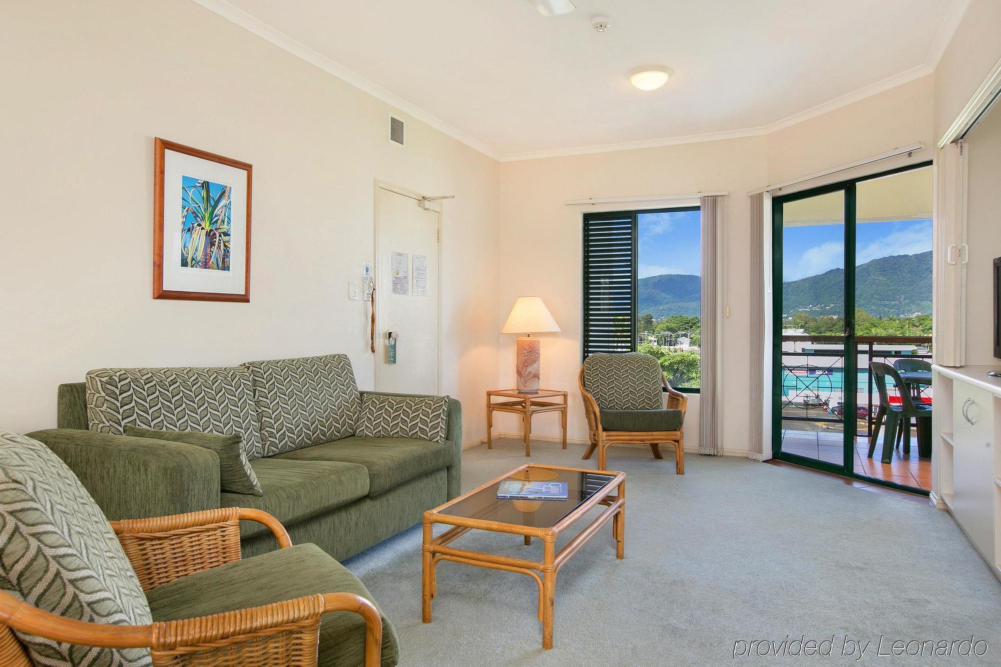 Tropic Towers Apartments Cairns Exterior photo