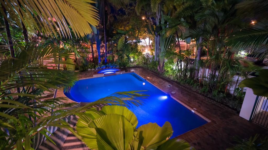 Tropic Towers Apartments Cairns Exterior photo
