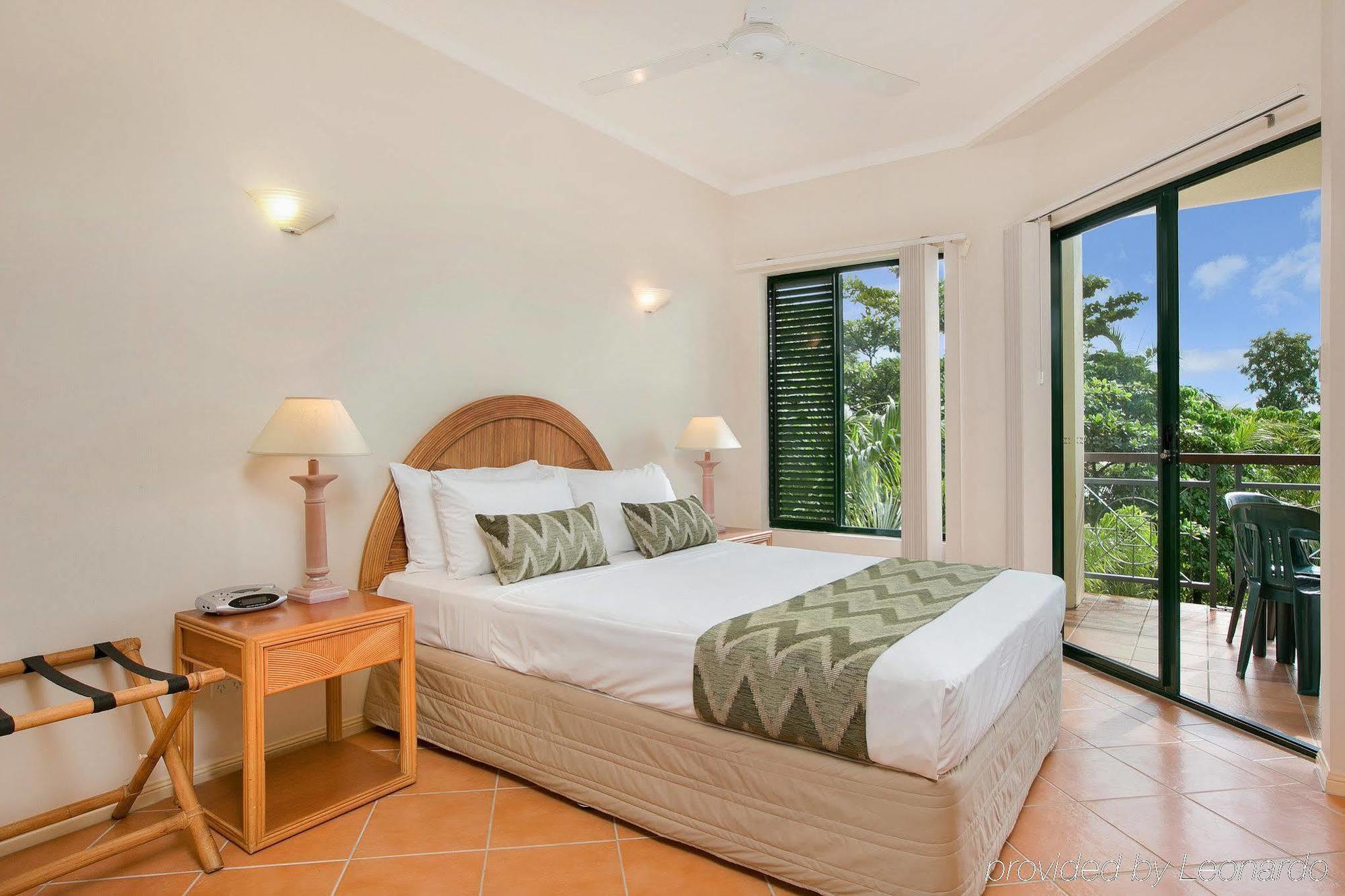 Tropic Towers Apartments Cairns Exterior photo