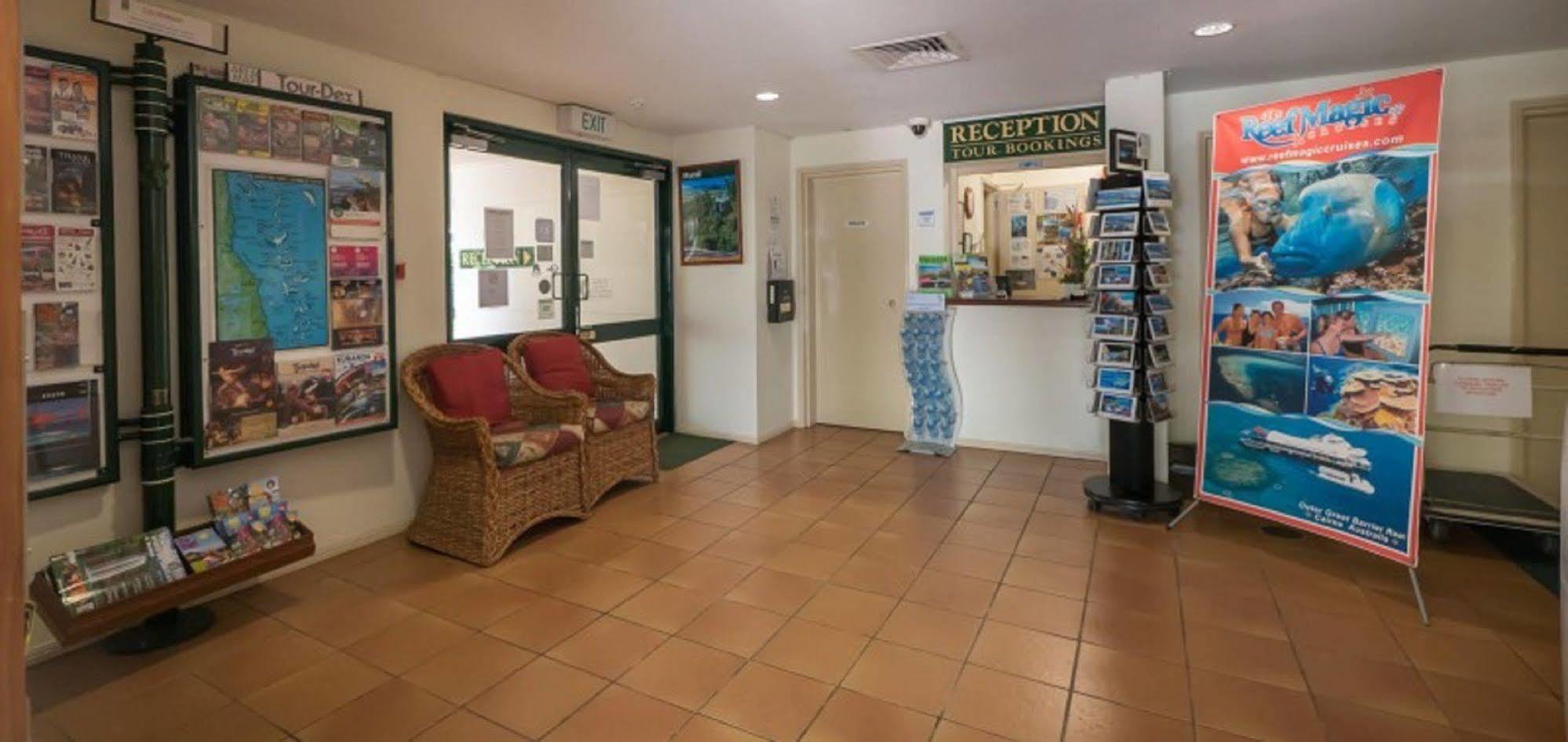 Tropic Towers Apartments Cairns Exterior photo