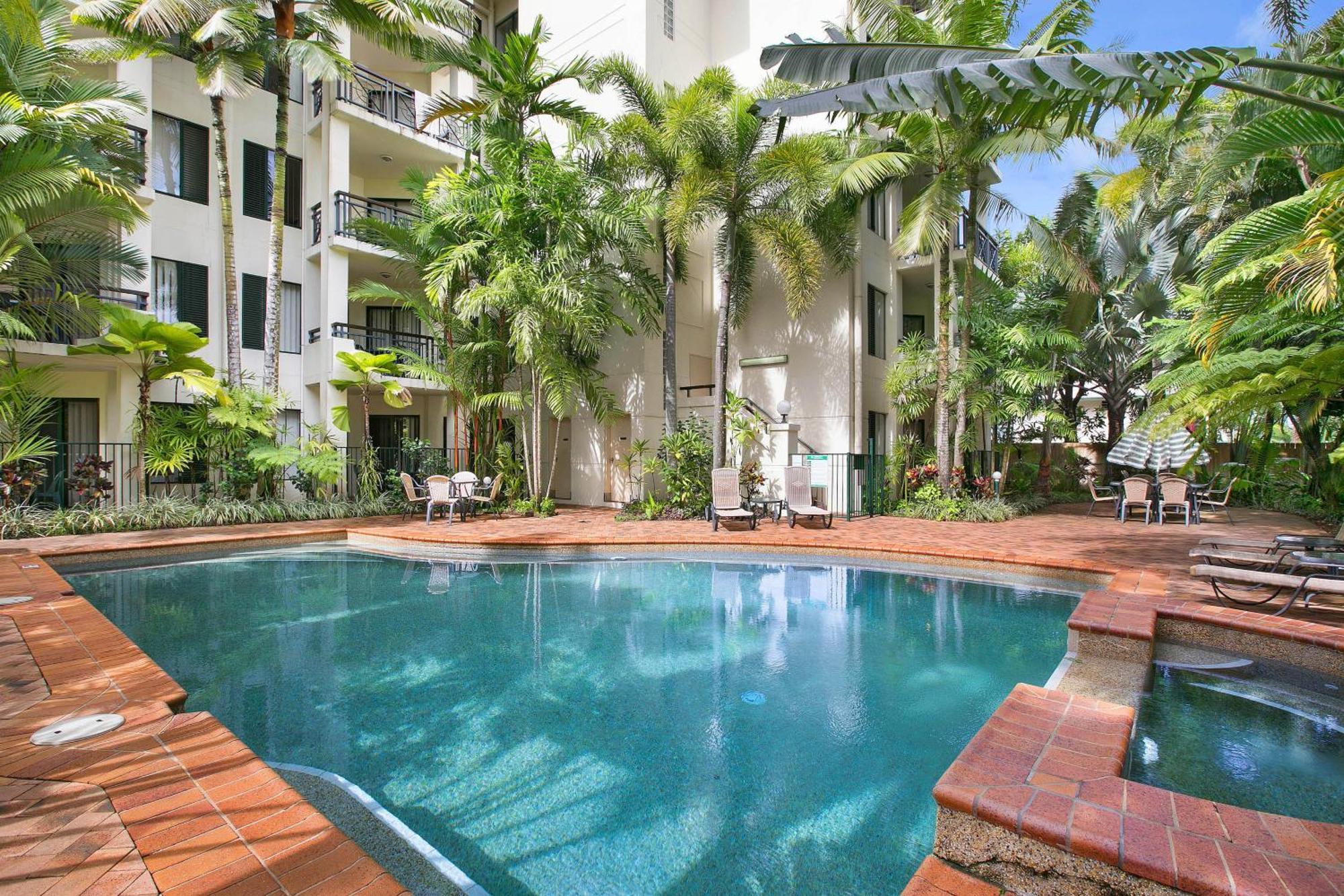 Tropic Towers Apartments Cairns Exterior photo